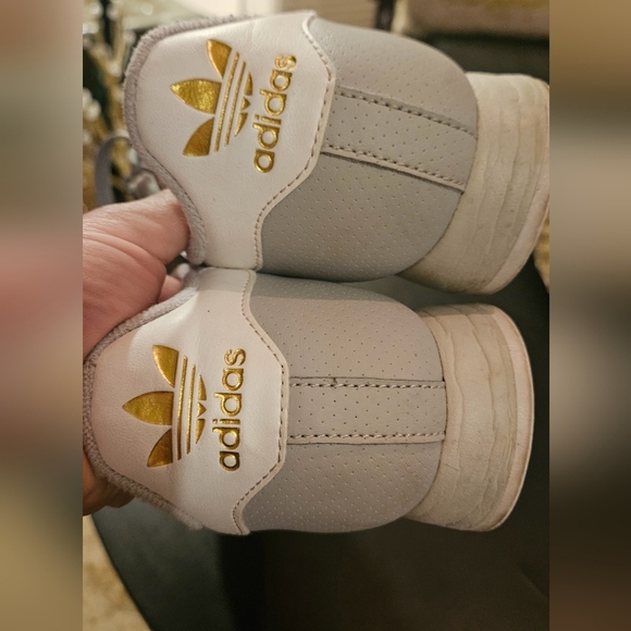 ADIDAS SAMOA in Grey/White. Gold details. Size 7.5 - Picture 7 of 16